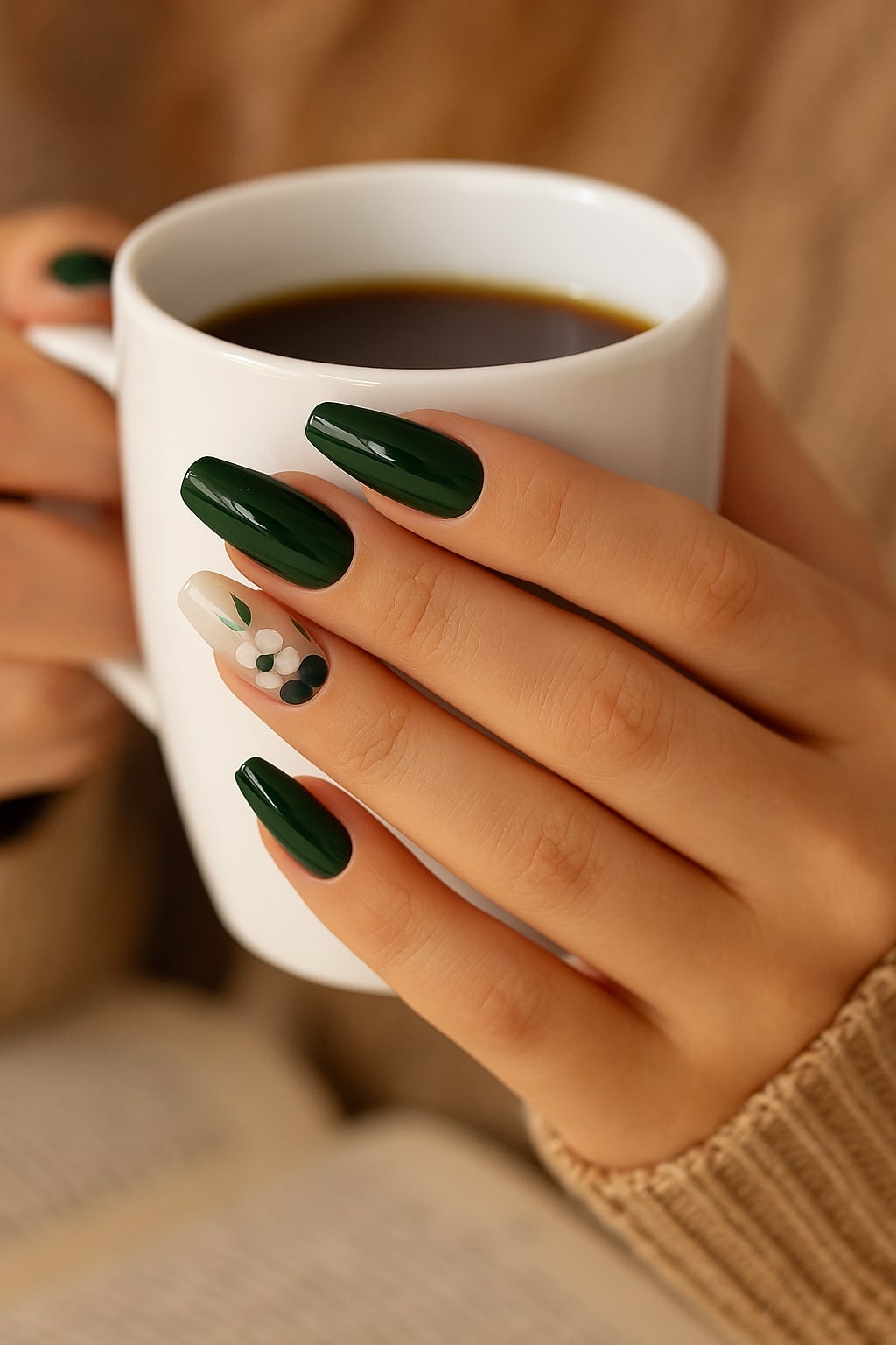 Emerald Green Press-On Nails – Glossy Floral Daisy Design.